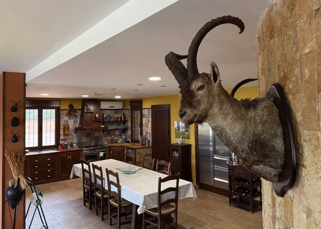 6 bedroom Finca/Country House for sale in Colomera with pool garage - € 1,500,000 (Ref: 9243468)