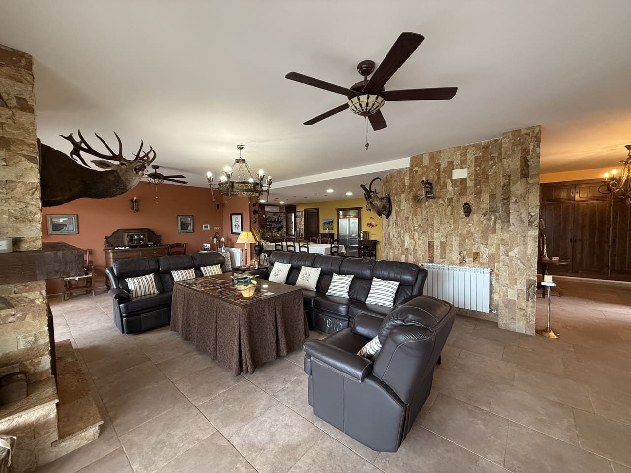 6 soveværelse Finca/Landehus til salg i Colomera med swimmingpool garage - € 1.500.000 (Ref: 9243468)