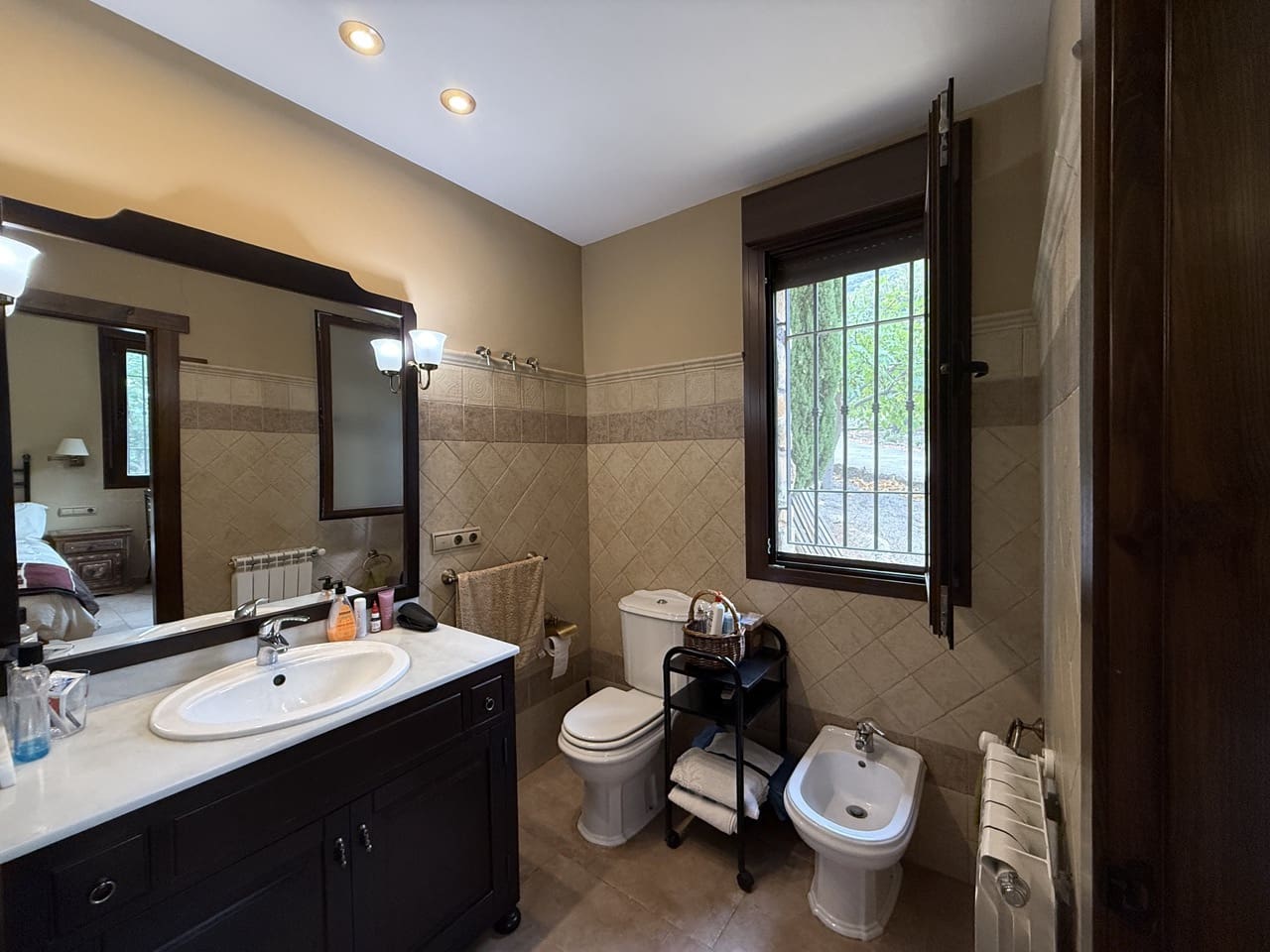 6 soveværelse Finca/Landehus til salg i Colomera med swimmingpool garage - € 1.500.000 (Ref: 9243468)