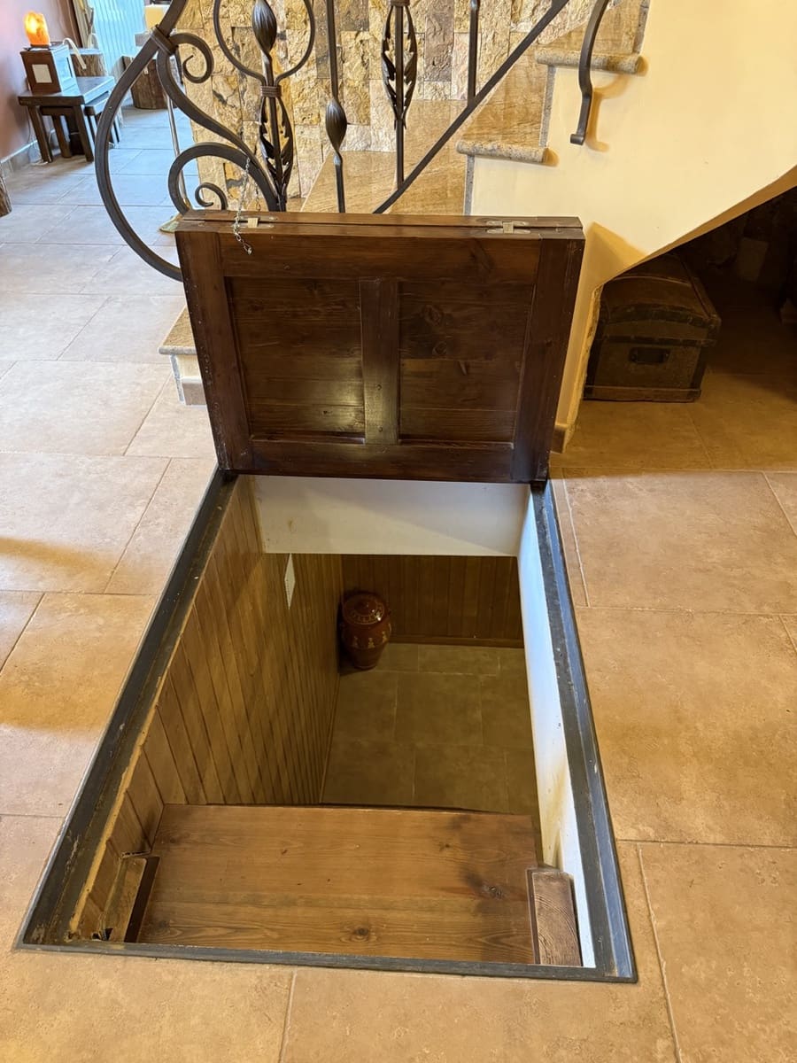 6 soveværelse Finca/Landehus til salg i Colomera med swimmingpool garage - € 1.500.000 (Ref: 9243468)