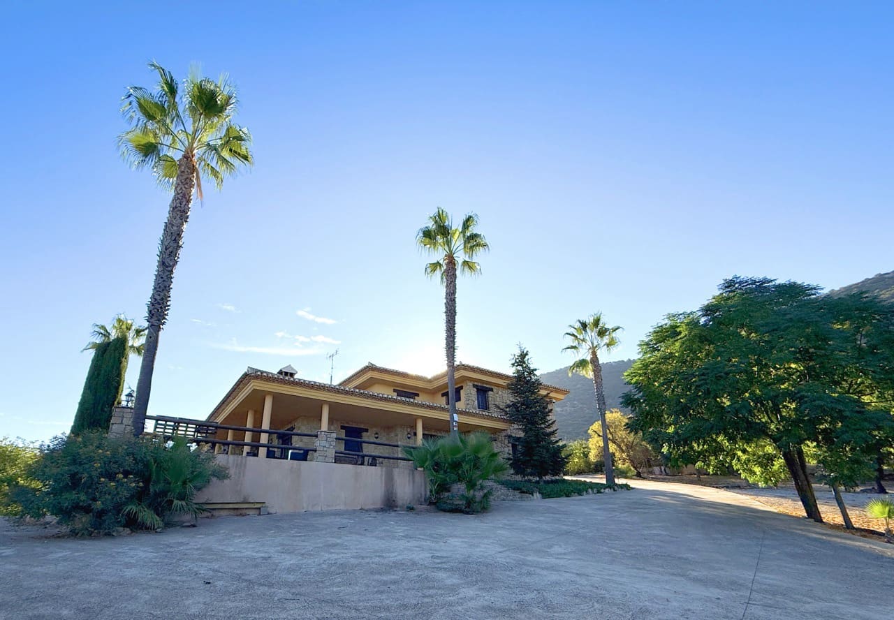 6 soveværelse Finca/Landehus til salg i Colomera med swimmingpool garage - € 1.500.000 (Ref: 9243468)