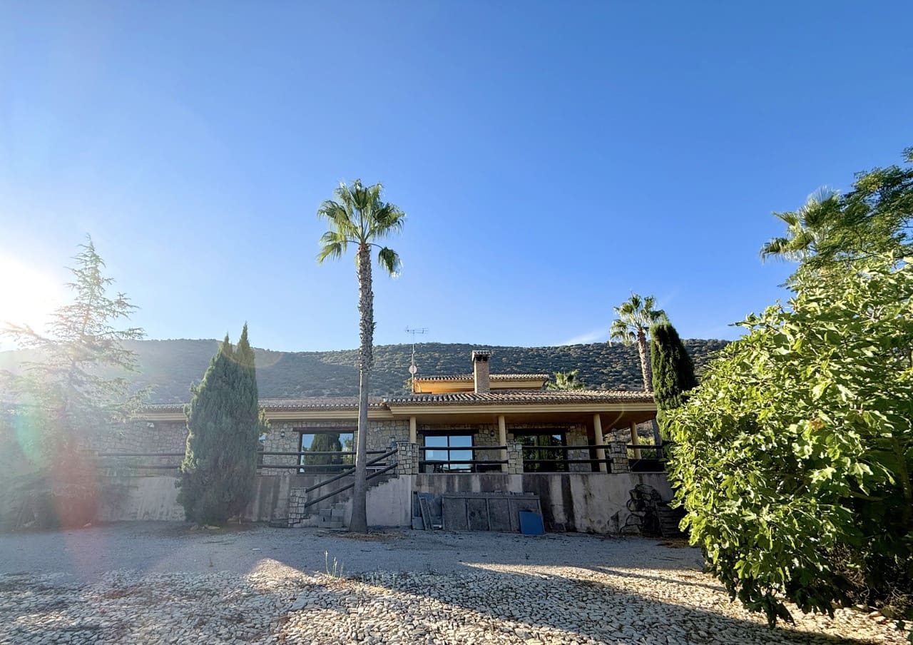 6 soveværelse Finca/Landehus til salg i Colomera med swimmingpool garage - € 1.500.000 (Ref: 9243468)