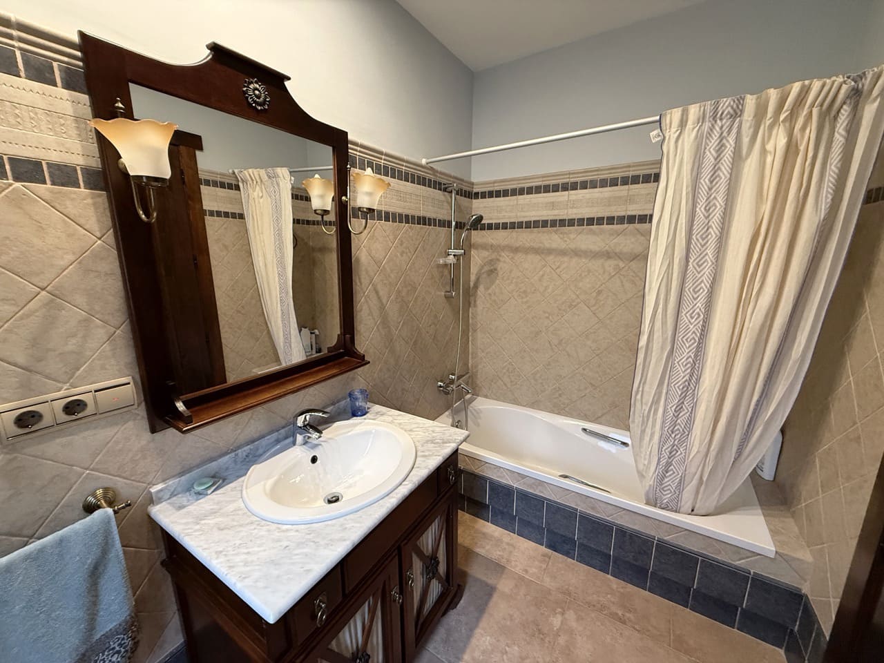 6 soveværelse Finca/Landehus til salg i Colomera med swimmingpool garage - € 1.500.000 (Ref: 9243468)