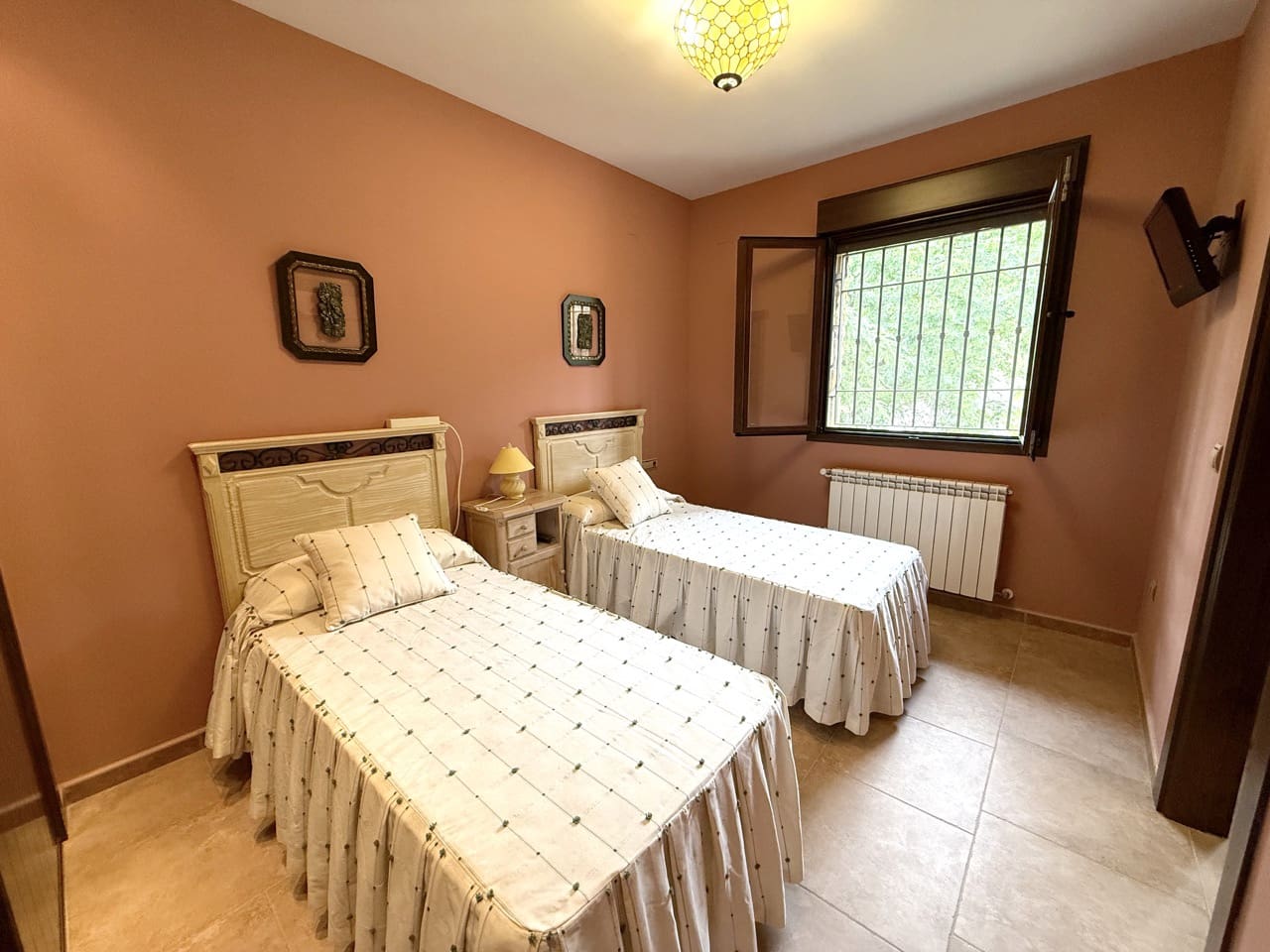 6 soveværelse Finca/Landehus til salg i Colomera med swimmingpool garage - € 1.500.000 (Ref: 9243468)