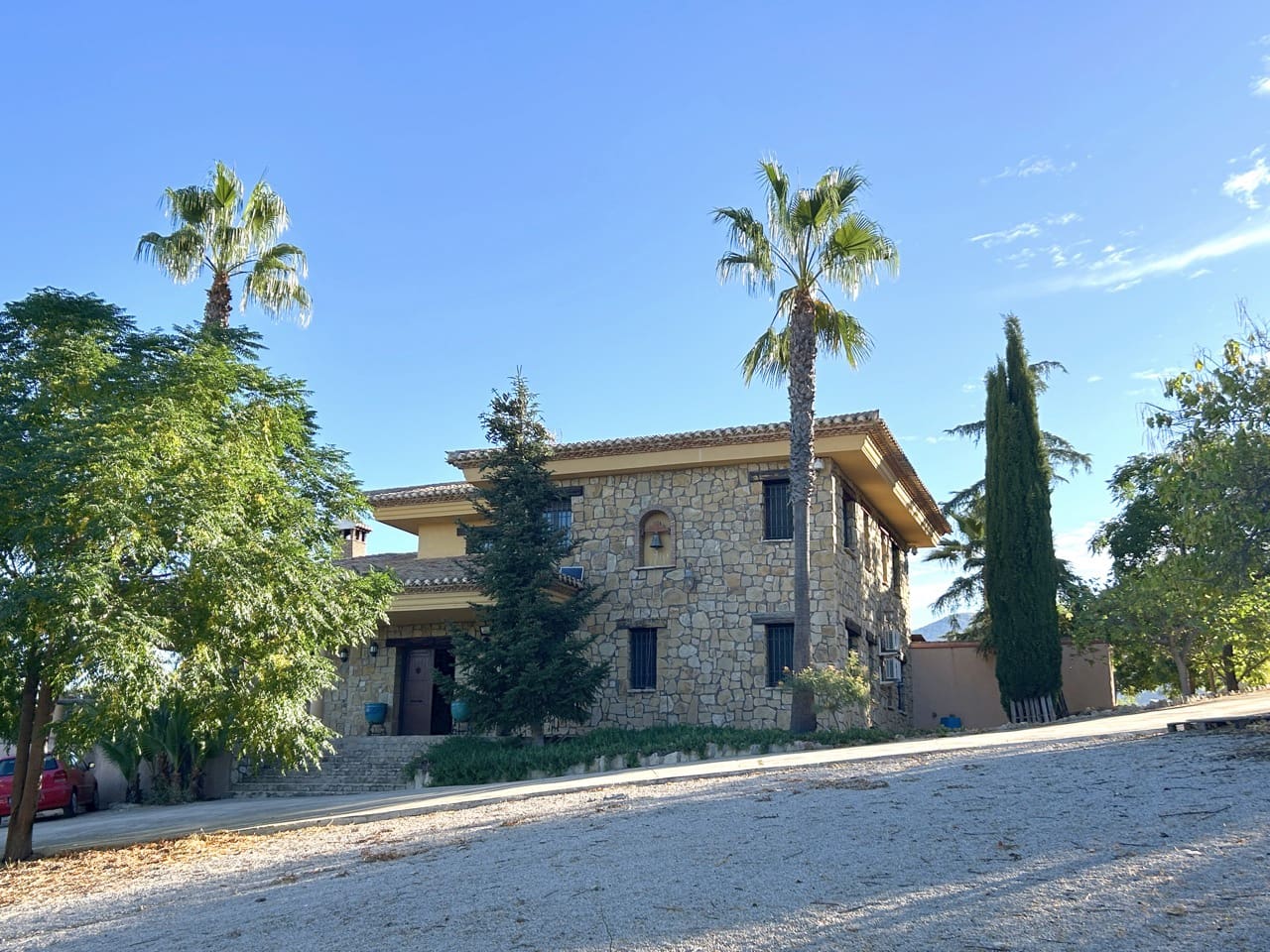 6 soveværelse Finca/Landehus til salg i Colomera med swimmingpool garage - € 1.500.000 (Ref: 9243468)