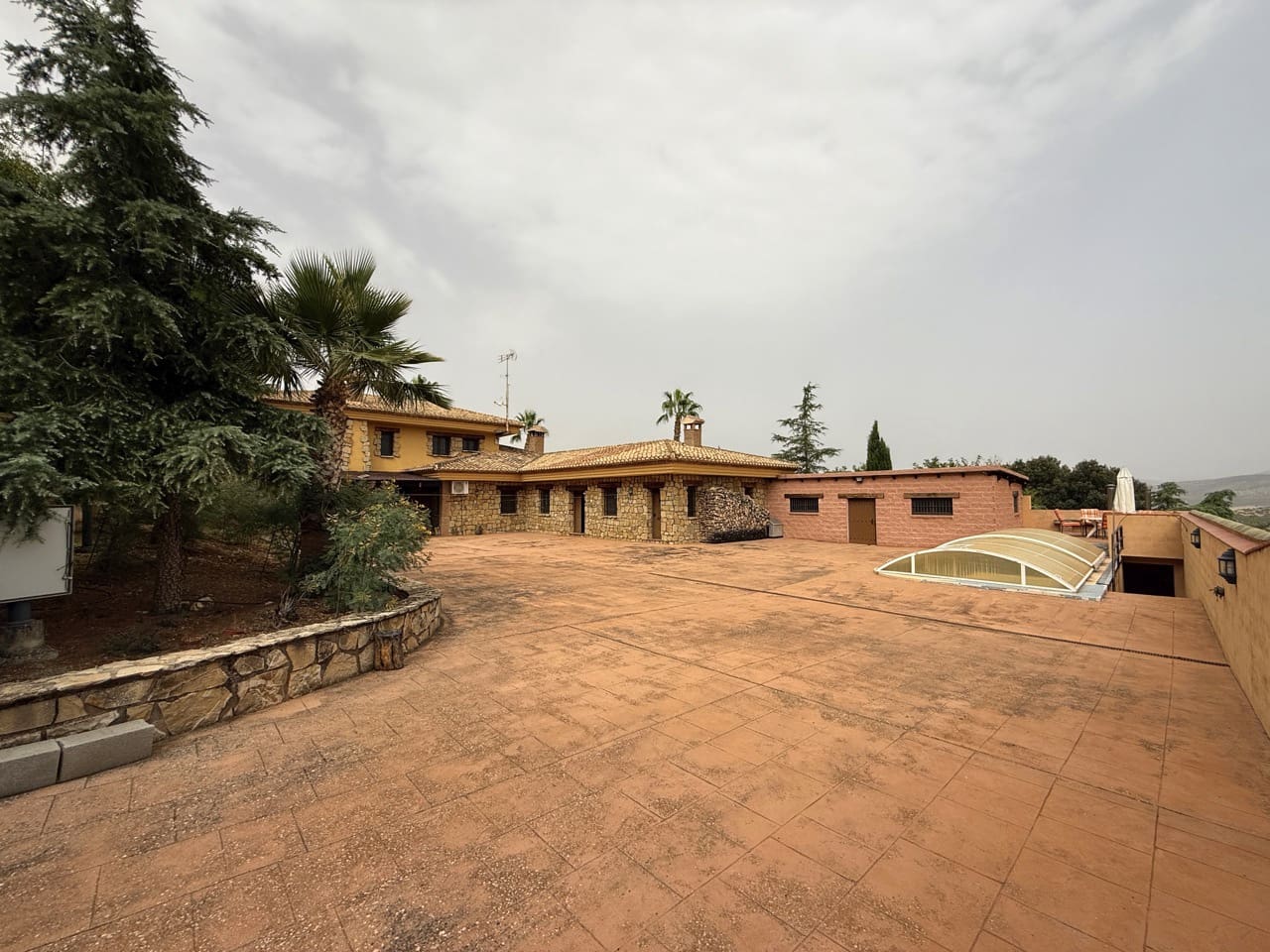 6 soveværelse Finca/Landehus til salg i Colomera med swimmingpool garage - € 1.500.000 (Ref: 9243468)