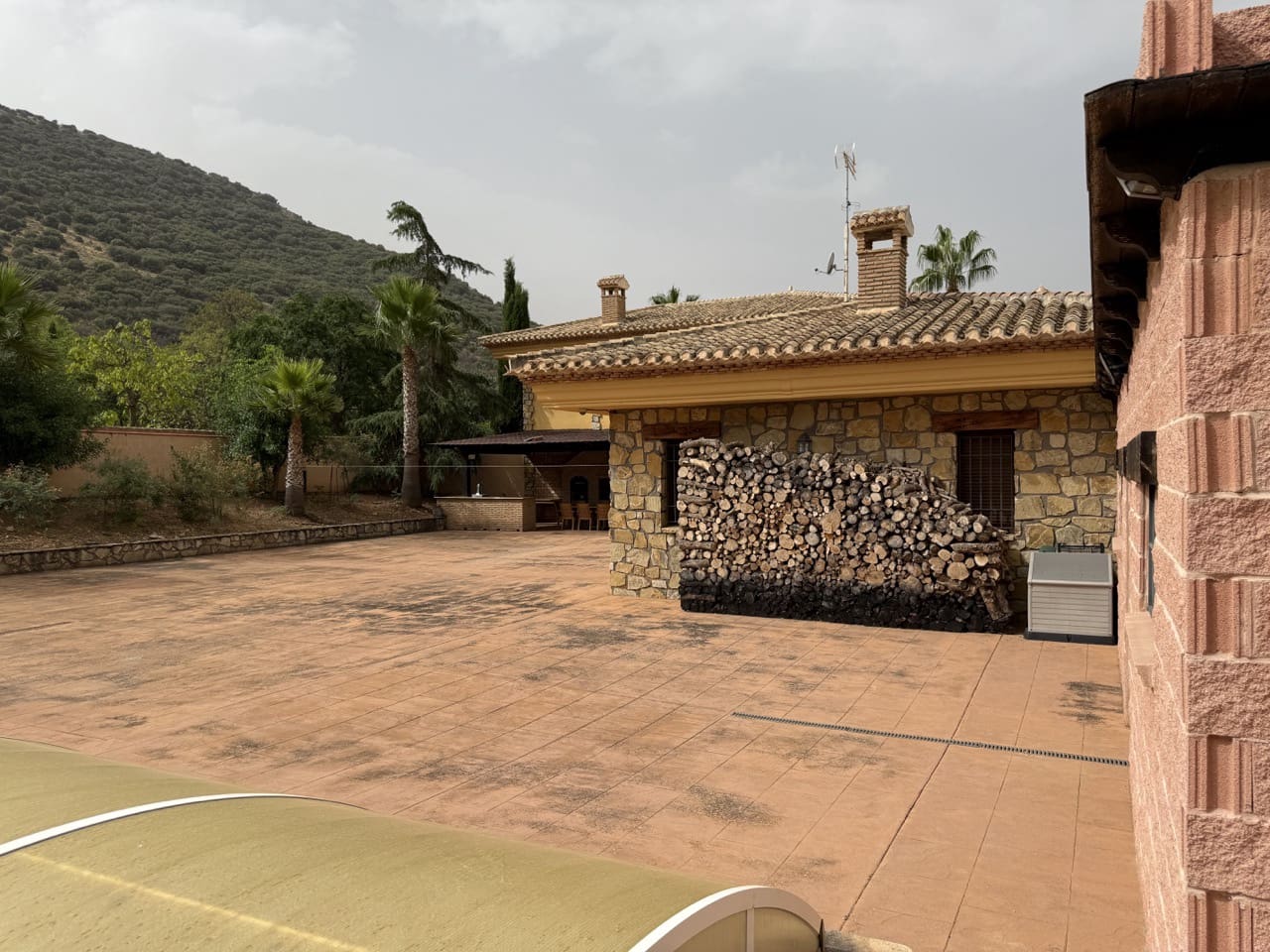 6 soveværelse Finca/Landehus til salg i Colomera med swimmingpool garage - € 1.500.000 (Ref: 9243468)