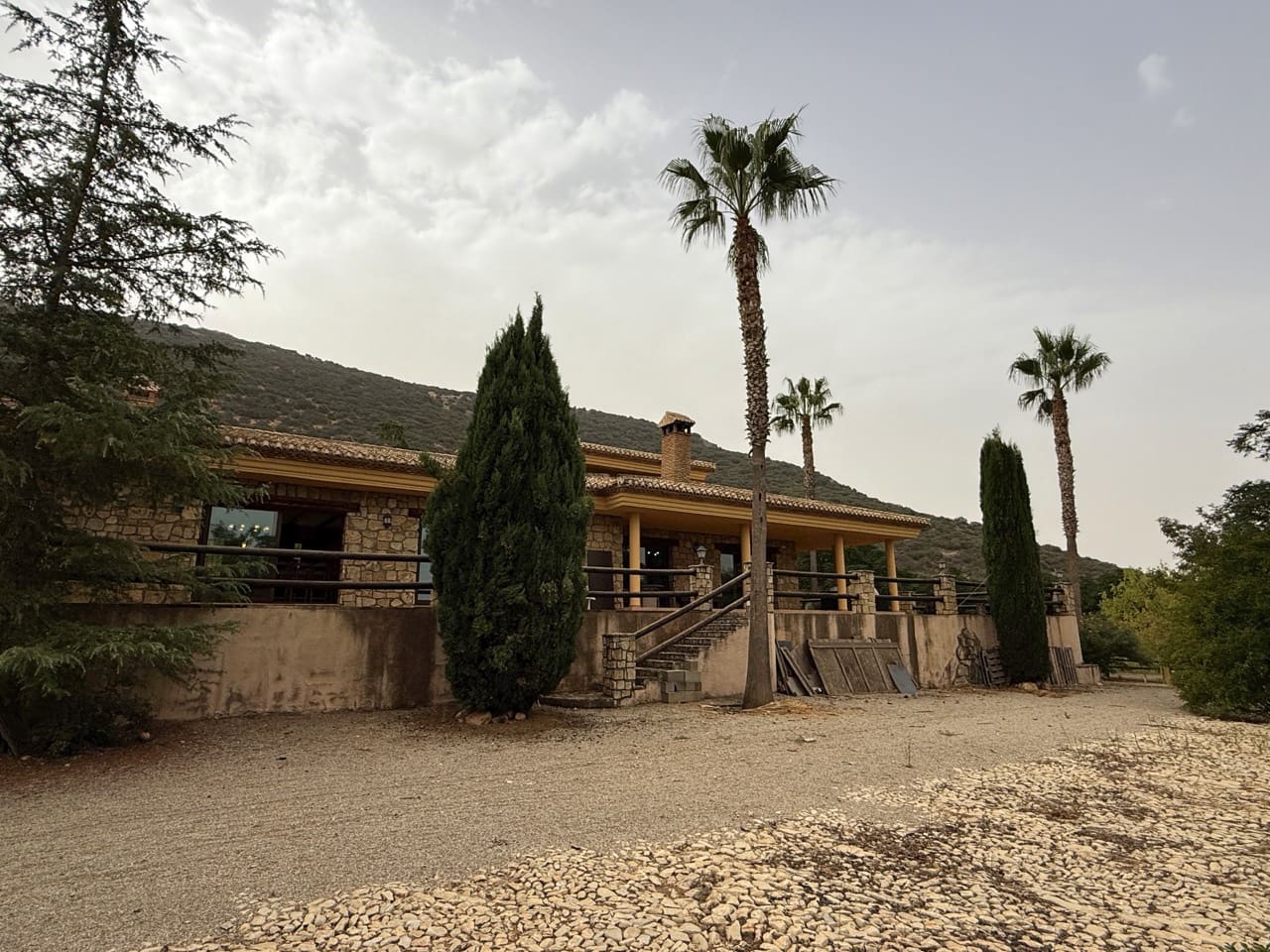 6 soveværelse Finca/Landehus til salg i Colomera med swimmingpool garage - € 1.500.000 (Ref: 9243468)