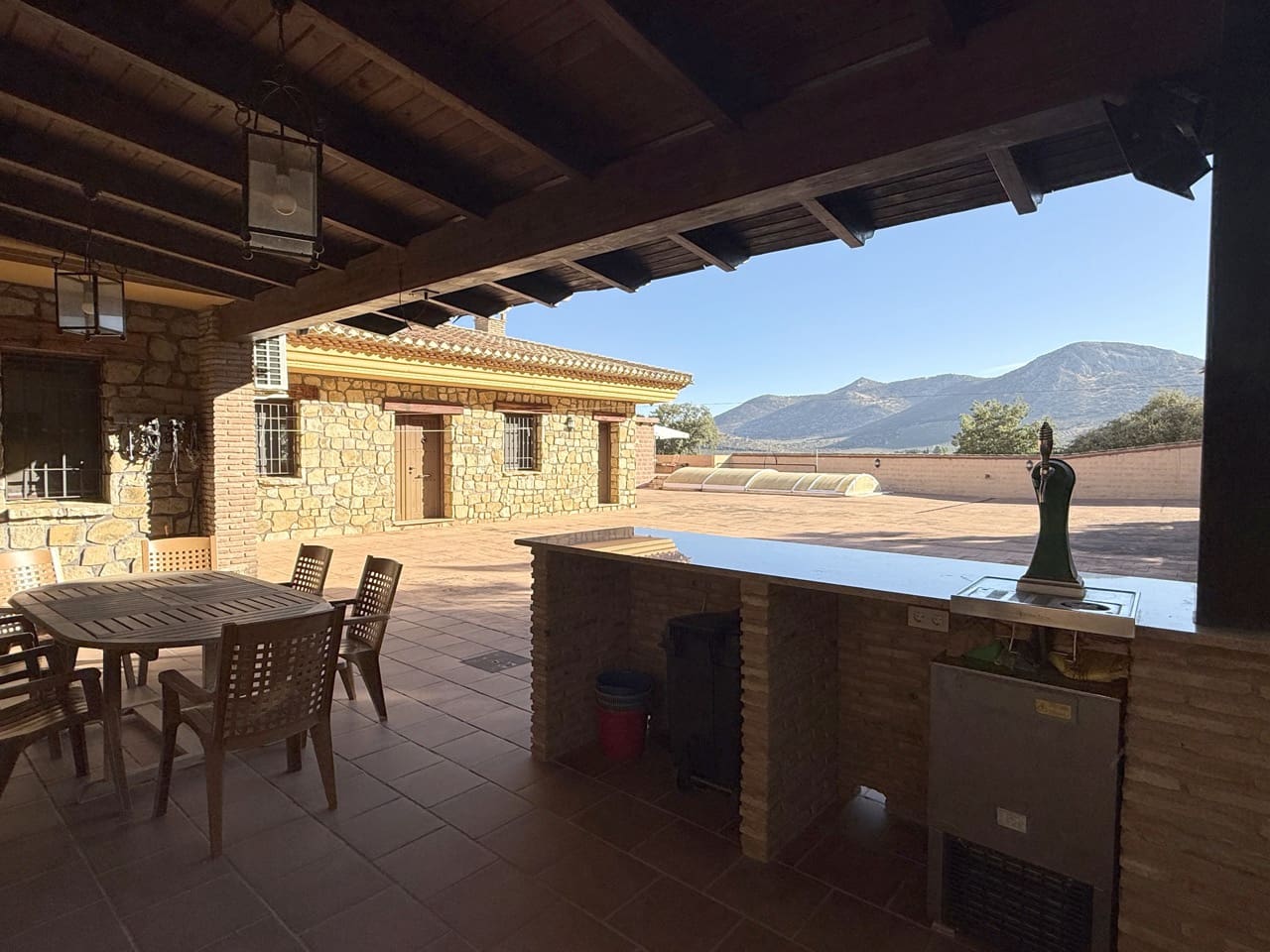 6 soveværelse Finca/Landehus til salg i Colomera med swimmingpool garage - € 1.500.000 (Ref: 9243468)