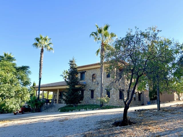 6 bedroom Finca/Country House for sale in Colomera with pool garage - € 1,500,000 (Ref: 9243468)