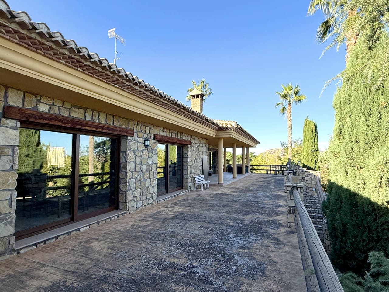 6 soveværelse Finca/Landehus til salg i Colomera med swimmingpool garage - € 1.500.000 (Ref: 9243468)