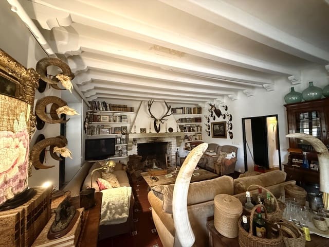 9 bedroom Finca/Country House for sale in Puebla de Don Fadrique with pool garage - € 7,200,000 (Ref: 9393478)