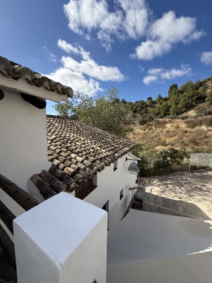 9 bedroom Guesthouse/B & B for sale in Montefrio with garage - € 375,000 (Ref: 9395397)