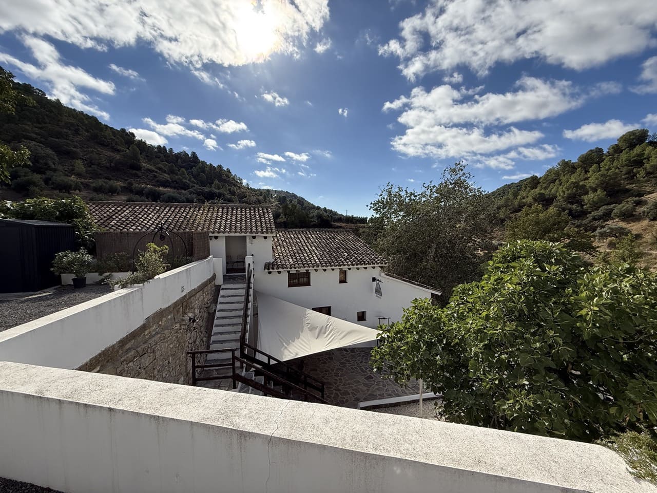 9 bedroom Guesthouse/B & B for sale in Montefrio with garage - € 375,000 (Ref: 9395397)
