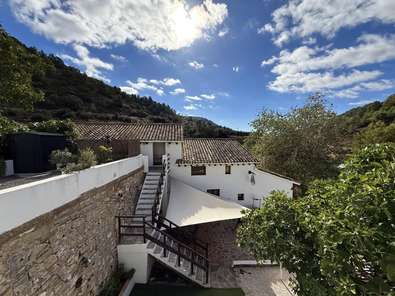 9 bedroom Guesthouse/B & B for sale in Montefrio with garage - € 375,000 (Ref: 9395397)