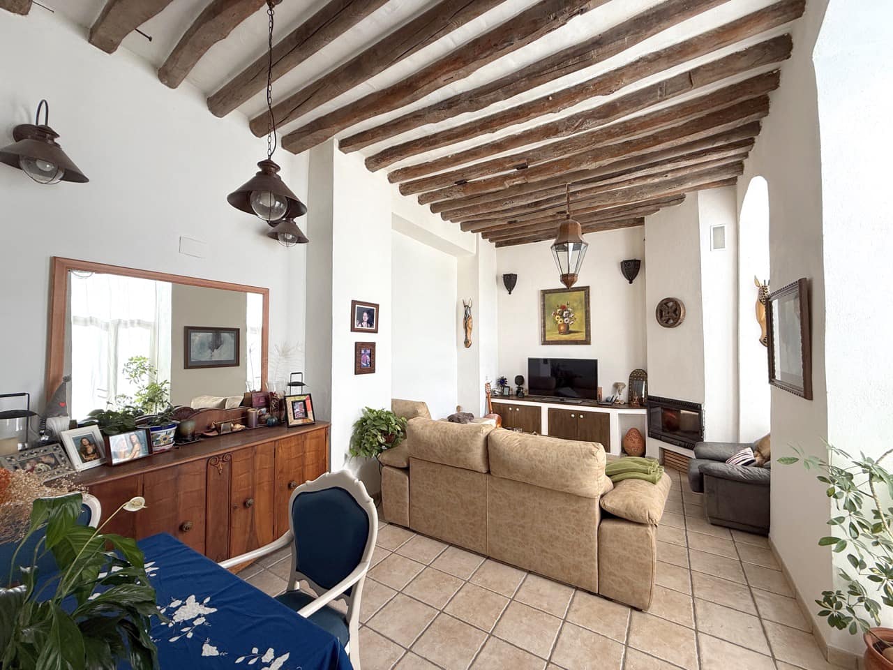 9 bedroom Guesthouse/B & B for sale in Montefrio with garage - € 375,000 (Ref: 9395397)