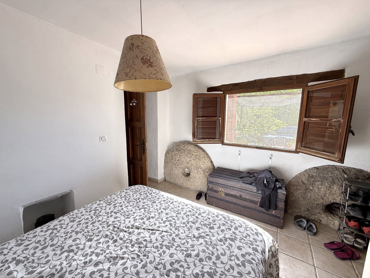 9 bedroom Guesthouse/B & B for sale in Montefrio with garage - € 375,000 (Ref: 9395397)