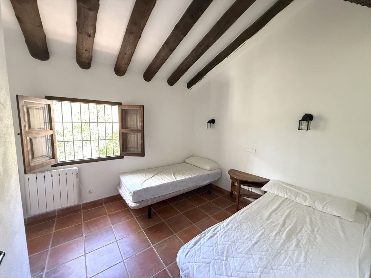 9 bedroom Guesthouse/B & B for sale in Montefrio with garage - € 375,000 (Ref: 9395397)
