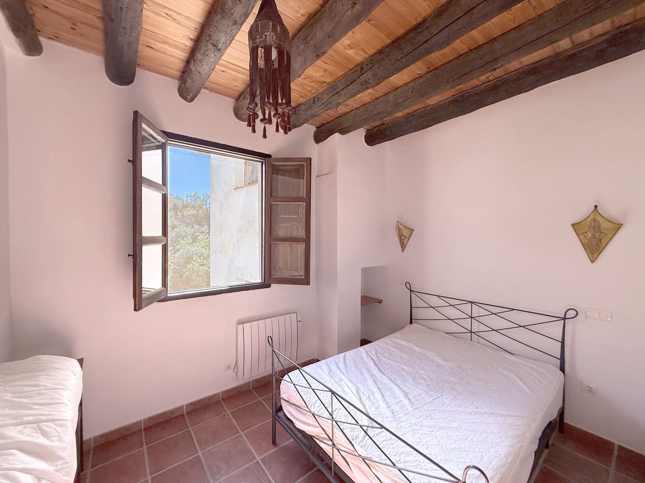9 bedroom Guesthouse/B & B for sale in Montefrio with garage - € 375,000 (Ref: 9395397)