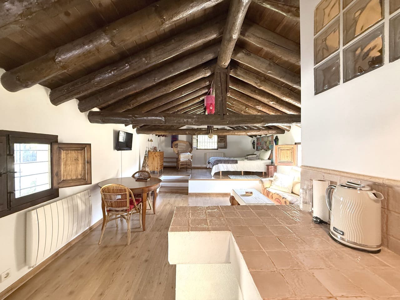 9 bedroom Guesthouse/B & B for sale in Montefrio with garage - € 375,000 (Ref: 9395397)