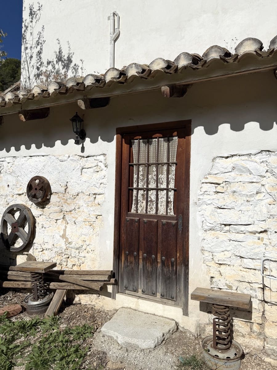 9 bedroom Guesthouse/B & B for sale in Montefrio with garage - € 375,000 (Ref: 9395397)