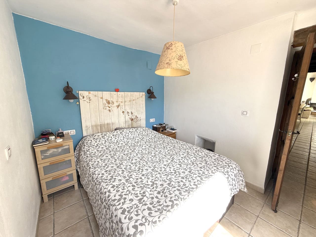 9 bedroom Guesthouse/B & B for sale in Montefrio with garage - € 375,000 (Ref: 9395397)