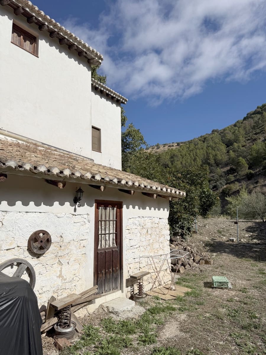 9 bedroom Guesthouse/B & B for sale in Montefrio with garage - € 375,000 (Ref: 9395397)