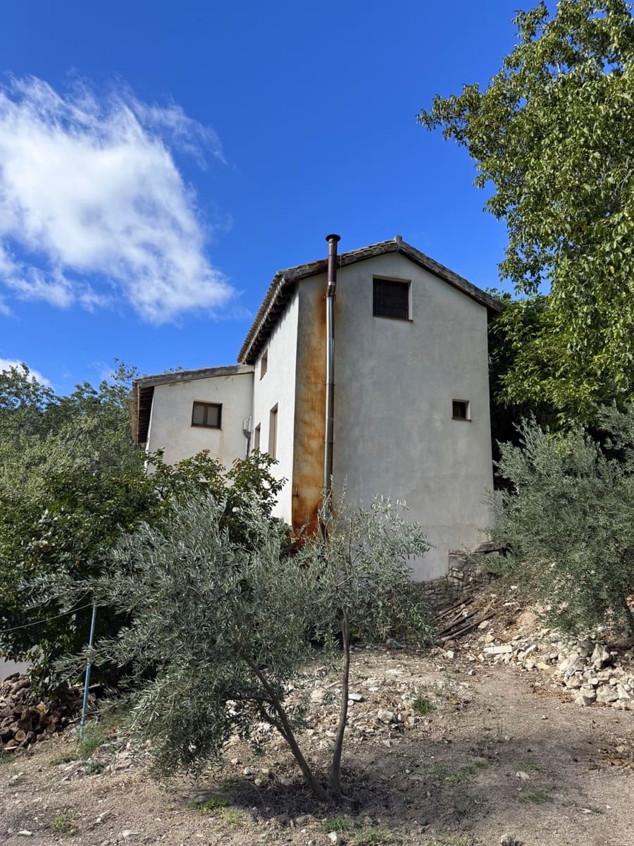 9 bedroom Guesthouse/B & B for sale in Montefrio with garage - € 375,000 (Ref: 9395397)