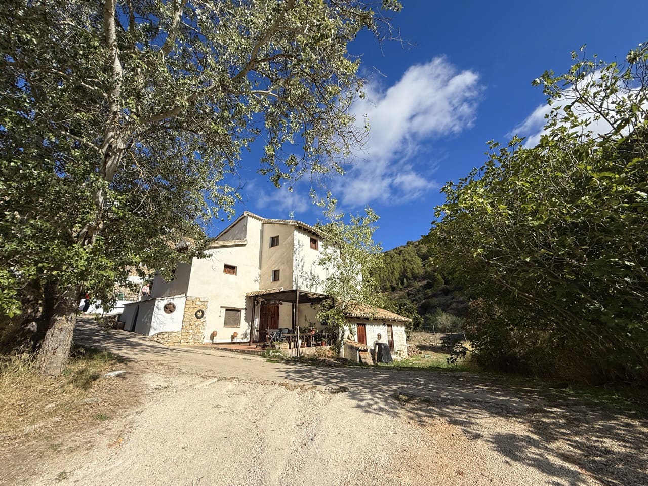 9 bedroom Guesthouse/B & B for sale in Montefrio with garage - € 375,000 (Ref: 9395397)