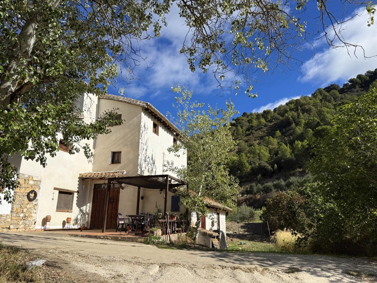 9 bedroom Guesthouse/B & B for sale in Montefrio with garage - € 375,000 (Ref: 9395397)
