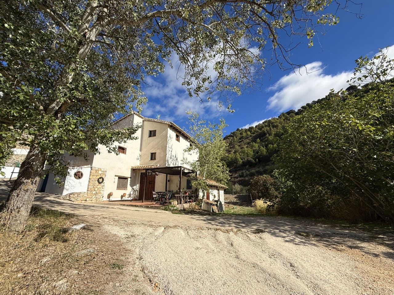 9 bedroom Guesthouse/B & B for sale in Montefrio with garage - € 375,000 (Ref: 9395397)