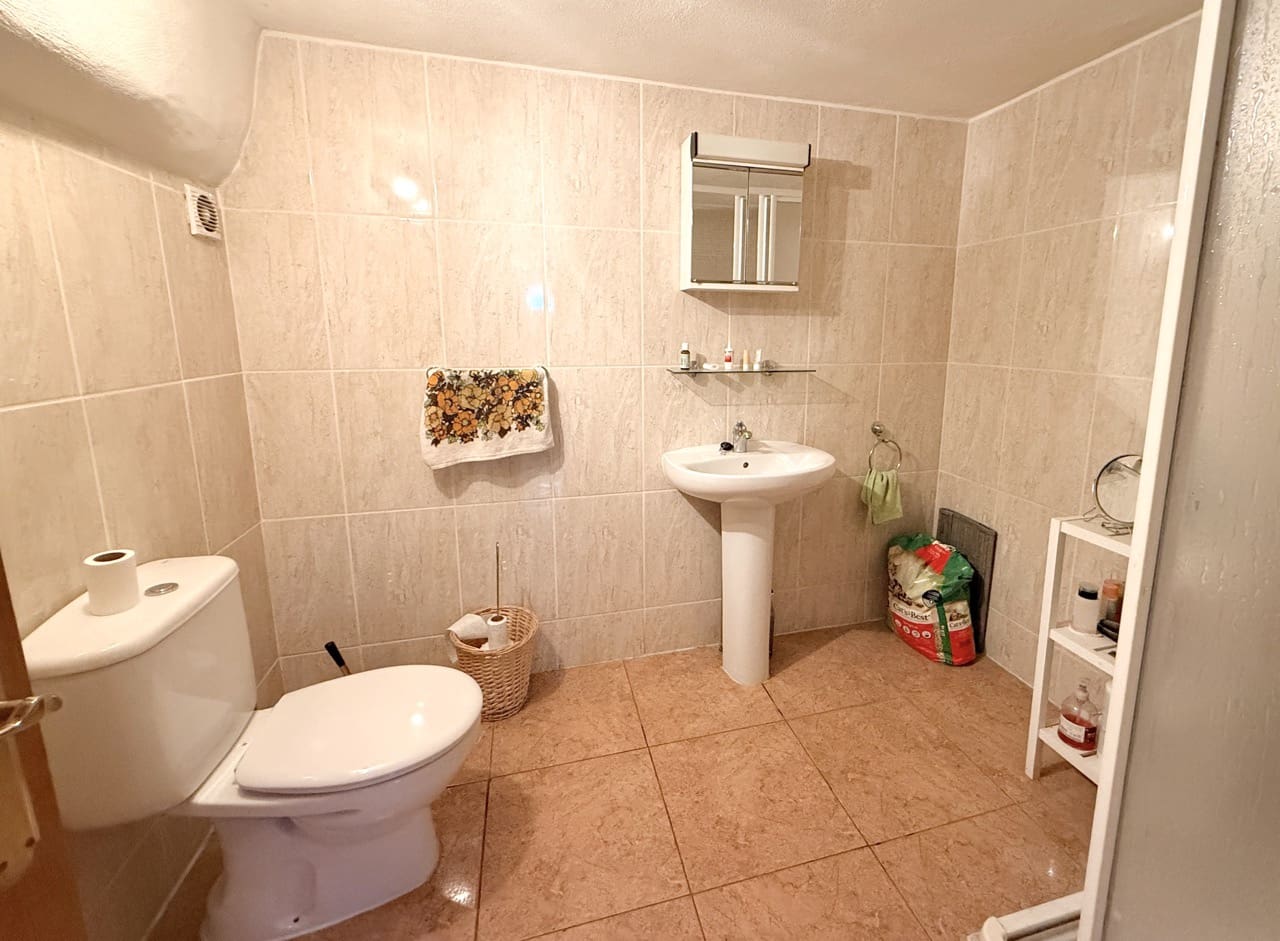 8 sovrum Gästhus/B & B till salu i Caniles med pool - 160 000 € (Ref: 9632635)