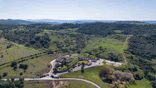 7 slaapkamer Finca/Landhuis te koop in Jimena de la Frontera met garage - € 5.500.000 (Ref: 9632688)