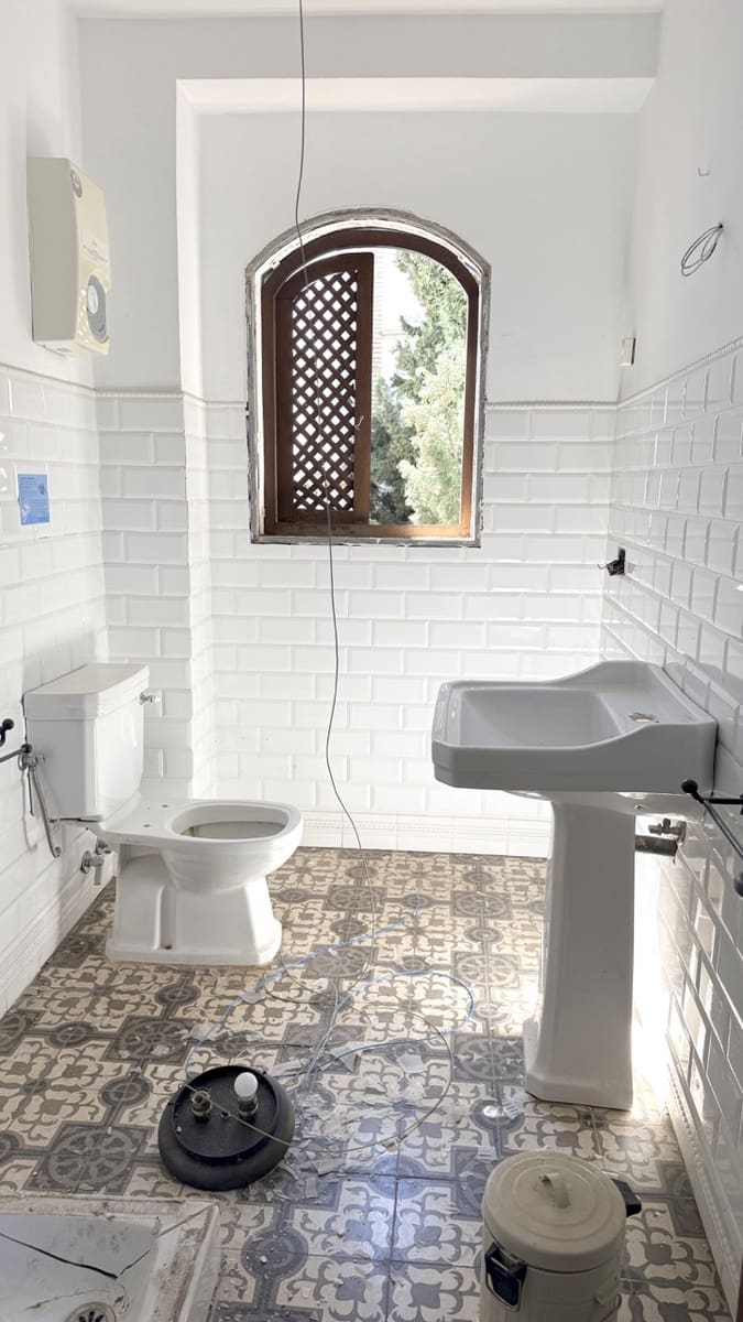 26 Zimmer Hotel zu verkaufen in Zuheros mit Pool Garage - 950.000 € (Ref: 9700169)