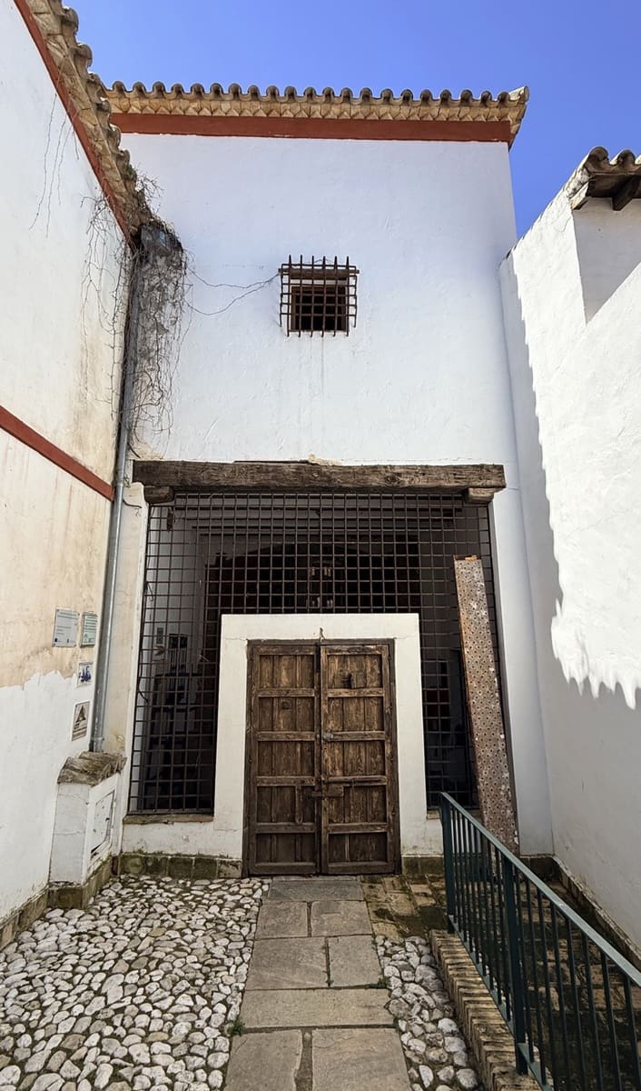 26 Zimmer Hotel zu verkaufen in Zuheros mit Pool Garage - 950.000 € (Ref: 9700169)