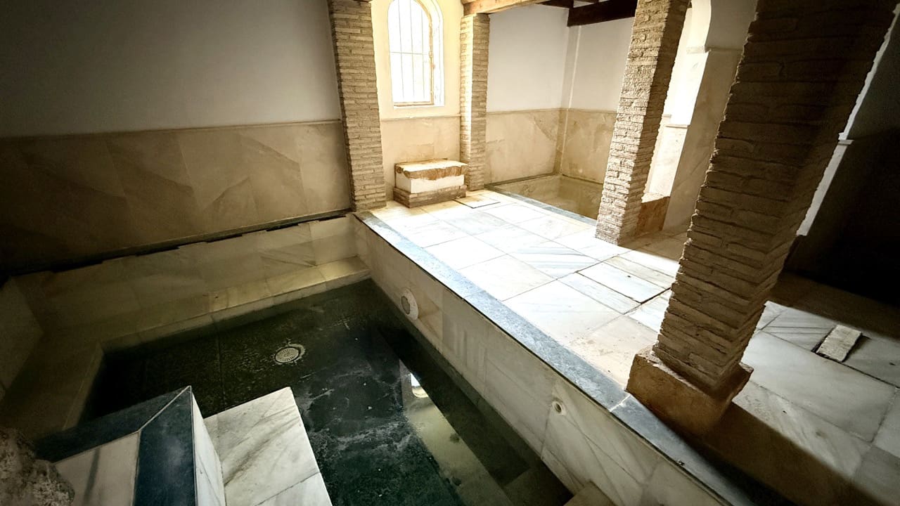 26 Zimmer Hotel zu verkaufen in Zuheros mit Pool Garage - 950.000 € (Ref: 9700169)