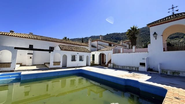 26 Zimmer Hotel zu verkaufen in Zuheros mit Pool Garage - 950.000 € (Ref: 9700169)