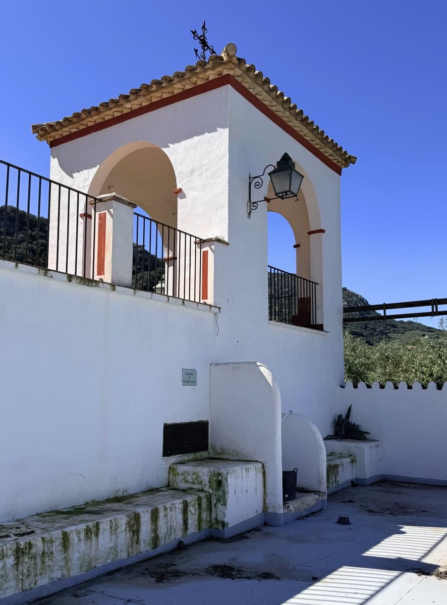 26 Zimmer Hotel zu verkaufen in Zuheros mit Pool Garage - 950.000 € (Ref: 9700169)