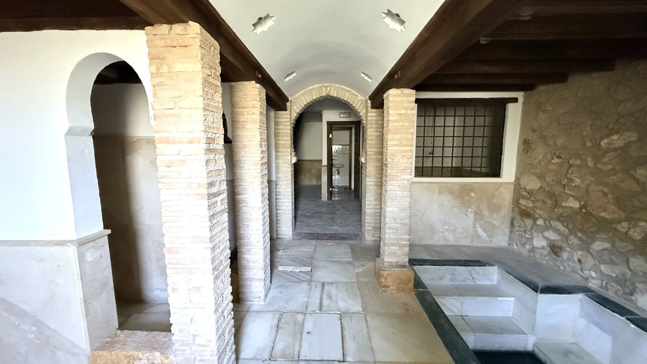 26 Zimmer Hotel zu verkaufen in Zuheros mit Pool Garage - 950.000 € (Ref: 9700169)