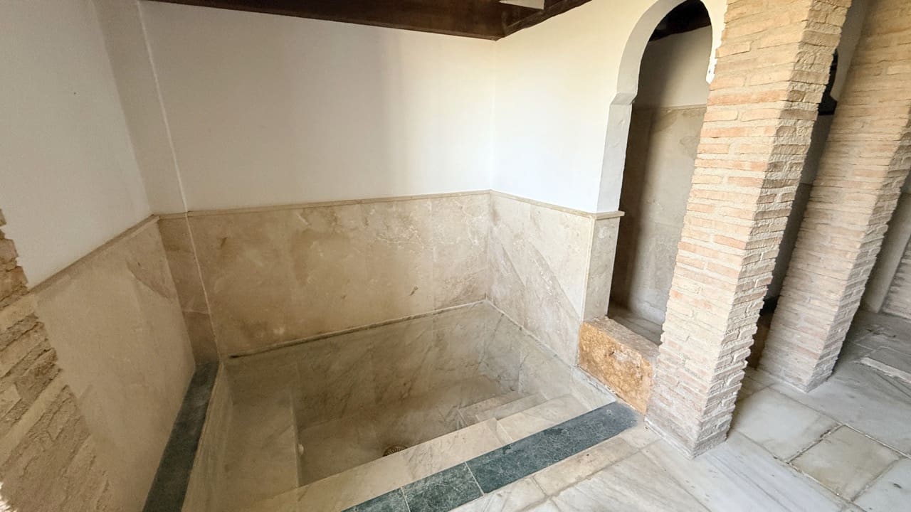 26 Zimmer Hotel zu verkaufen in Zuheros mit Pool Garage - 950.000 € (Ref: 9700169)