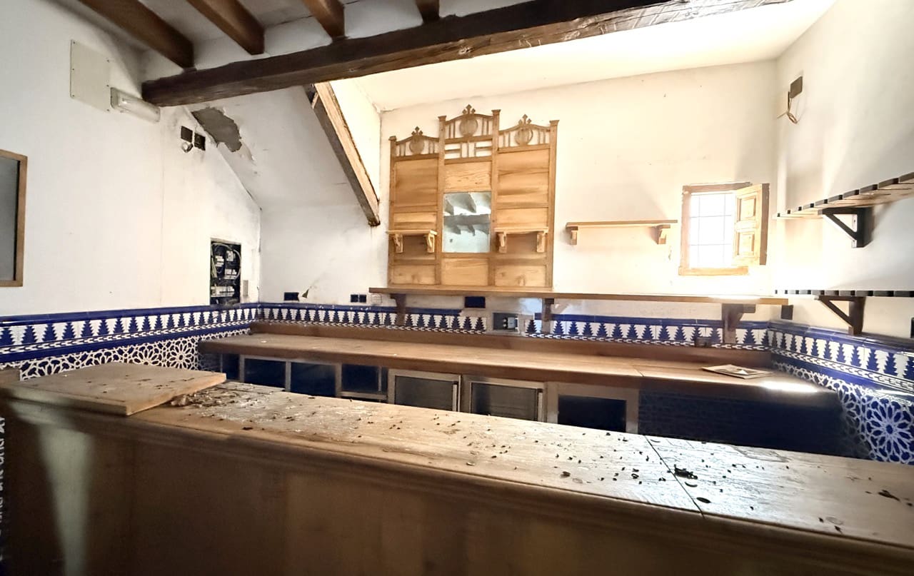 26 Zimmer Hotel zu verkaufen in Zuheros mit Pool Garage - 950.000 € (Ref: 9700169)