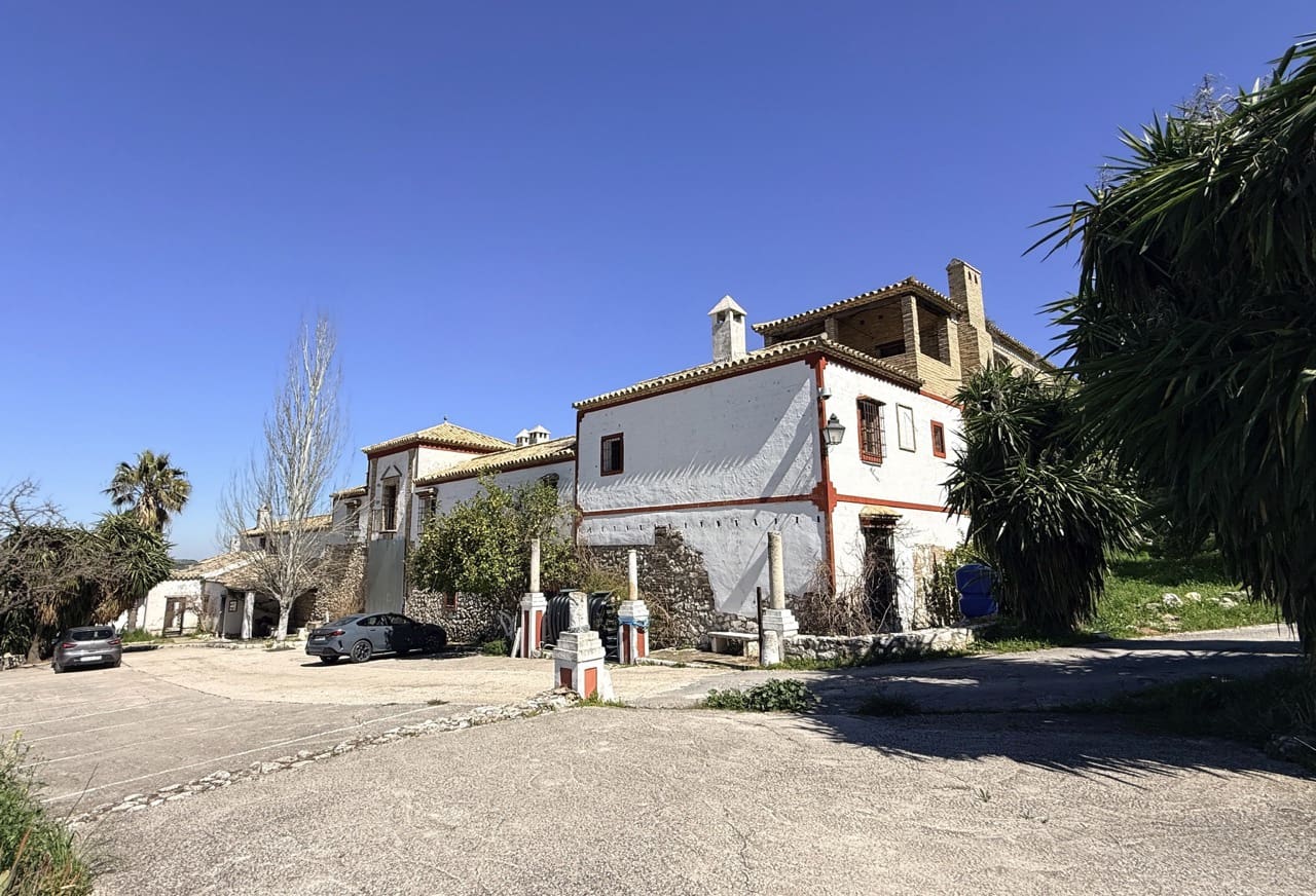 26 Zimmer Hotel zu verkaufen in Zuheros mit Pool Garage - 950.000 € (Ref: 9700169)