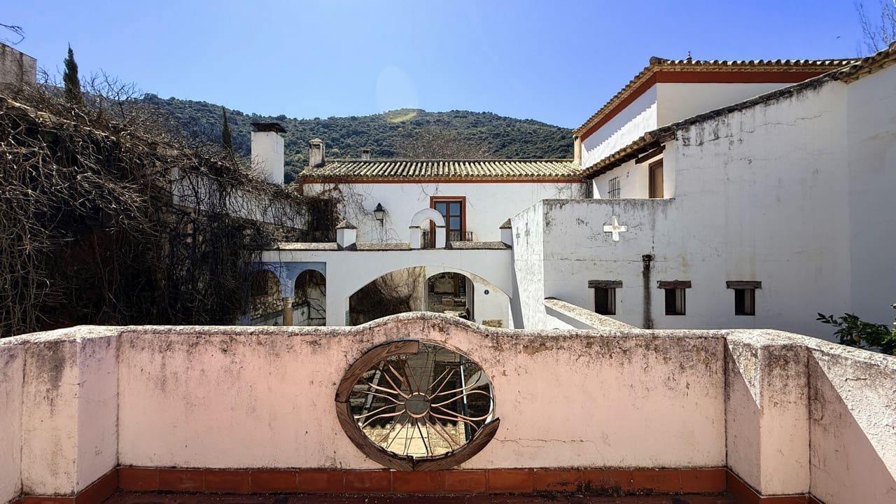 26 Zimmer Hotel zu verkaufen in Zuheros mit Pool Garage - 950.000 € (Ref: 9700169)