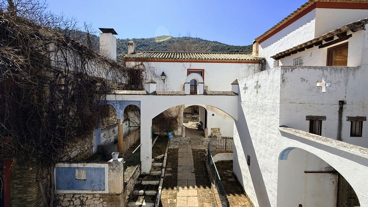 26 Zimmer Hotel zu verkaufen in Zuheros mit Pool Garage - 950.000 € (Ref: 9700169)