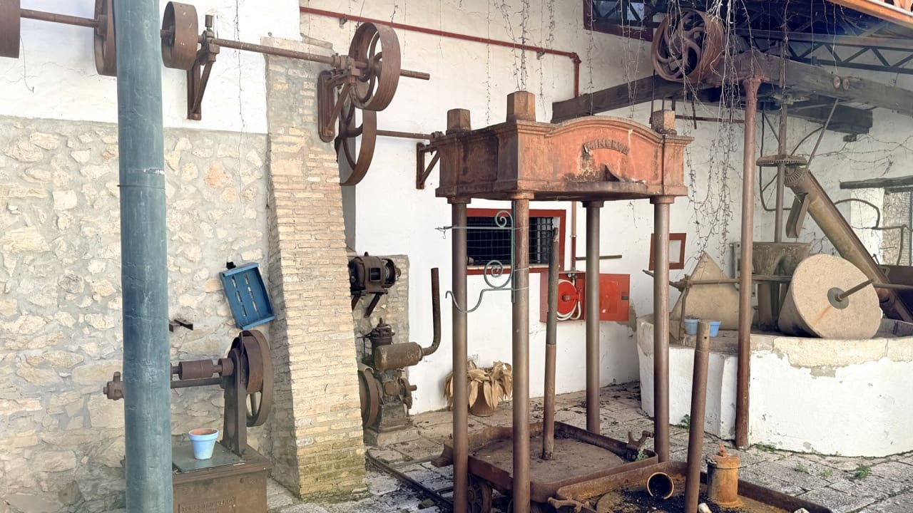 26 Zimmer Hotel zu verkaufen in Zuheros mit Pool Garage - 950.000 € (Ref: 9700169)