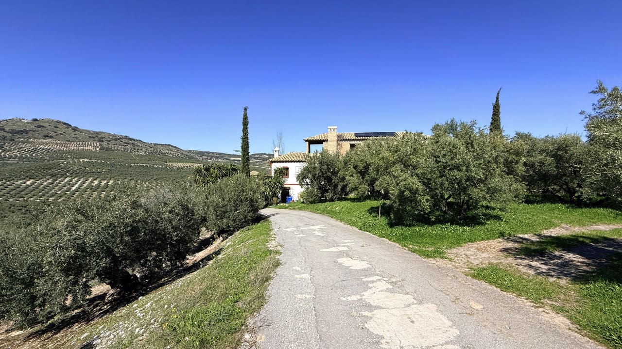 26 Zimmer Hotel zu verkaufen in Zuheros mit Pool Garage - 950.000 € (Ref: 9700169)