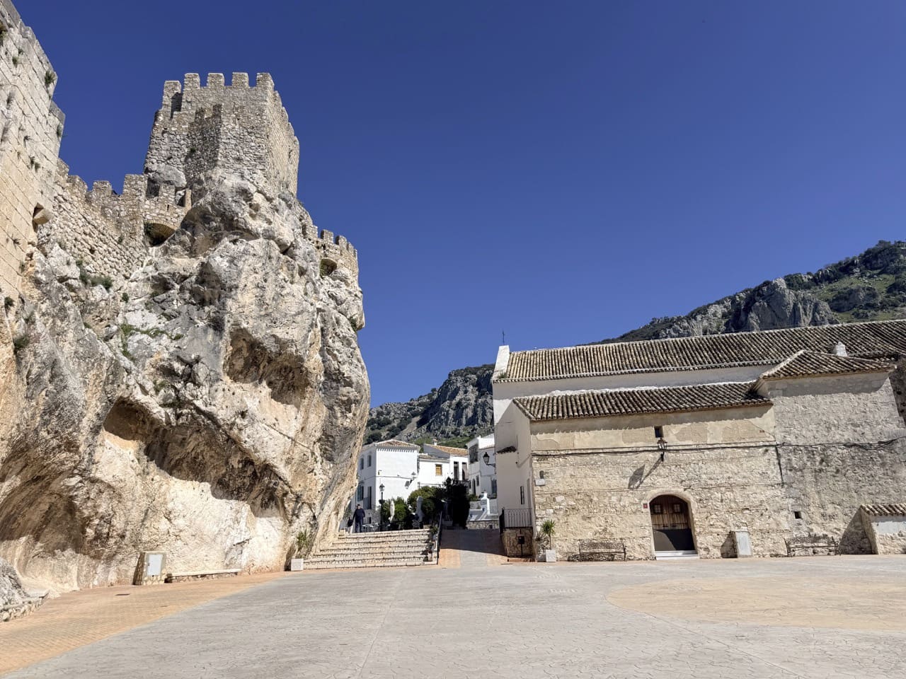 26 Zimmer Hotel zu verkaufen in Zuheros mit Pool Garage - 950.000 € (Ref: 9700169)