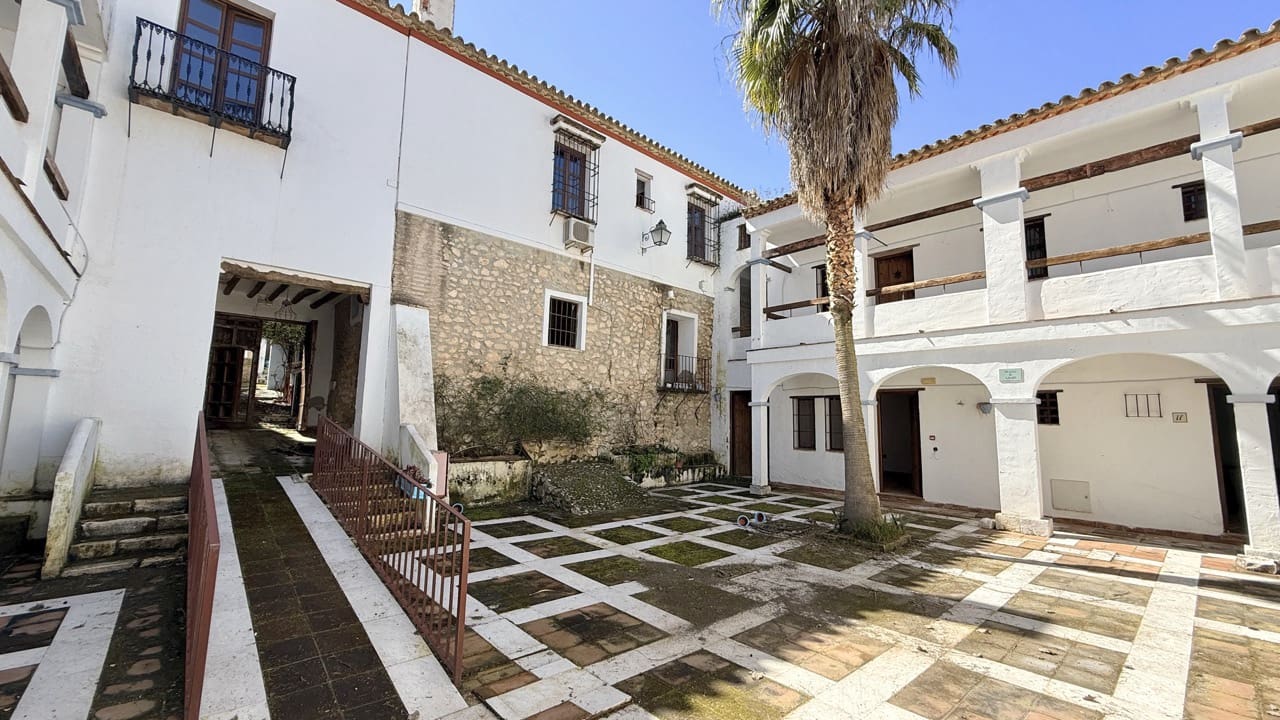 26 Zimmer Hotel zu verkaufen in Zuheros mit Pool Garage - 950.000 € (Ref: 9700169)