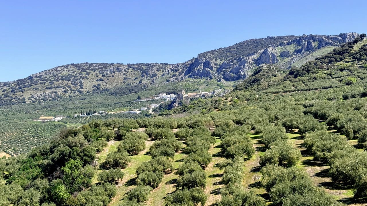 26 Zimmer Hotel zu verkaufen in Zuheros mit Pool Garage - 950.000 € (Ref: 9700169)