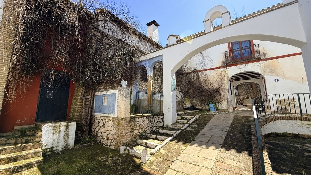 26 Zimmer Hotel zu verkaufen in Zuheros mit Pool Garage - 950.000 € (Ref: 9700169)